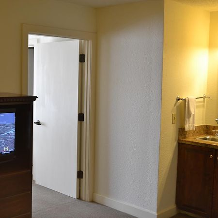 Jameson Inn & Suites โบว์ลิงกรีน ภายนอก รูปภาพ