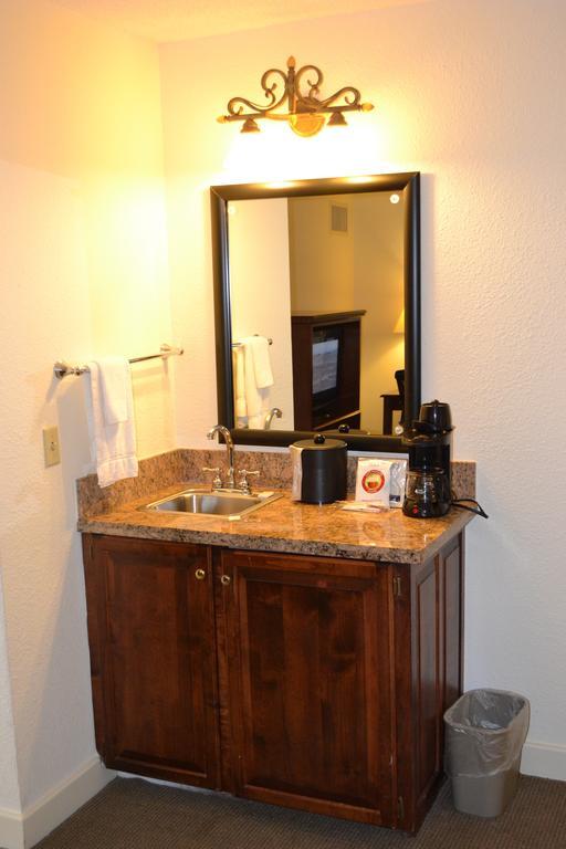Jameson Inn & Suites โบว์ลิงกรีน ภายนอก รูปภาพ