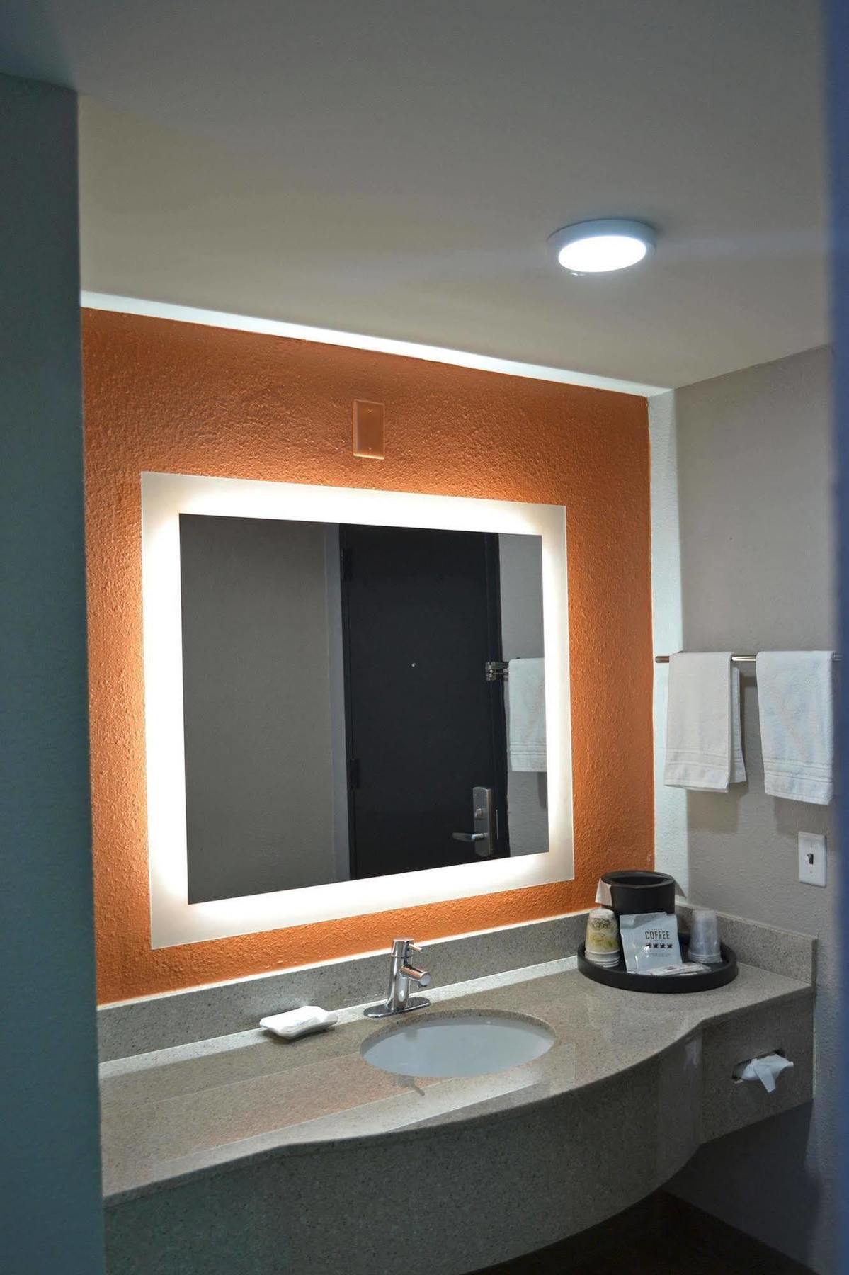 Jameson Inn & Suites โบว์ลิงกรีน ภายนอก รูปภาพ