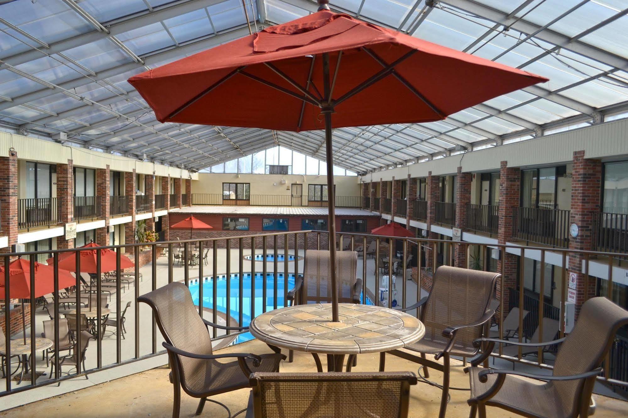 Jameson Inn & Suites โบว์ลิงกรีน ภายนอก รูปภาพ