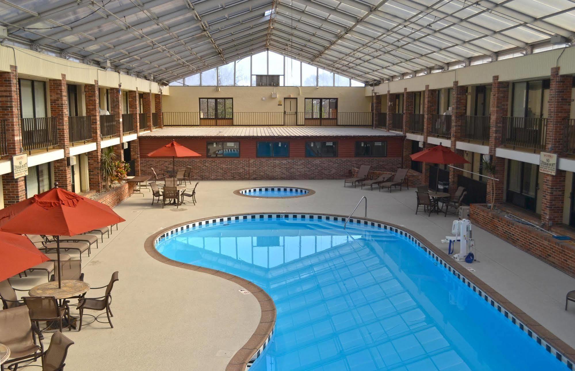 Jameson Inn & Suites โบว์ลิงกรีน ภายนอก รูปภาพ