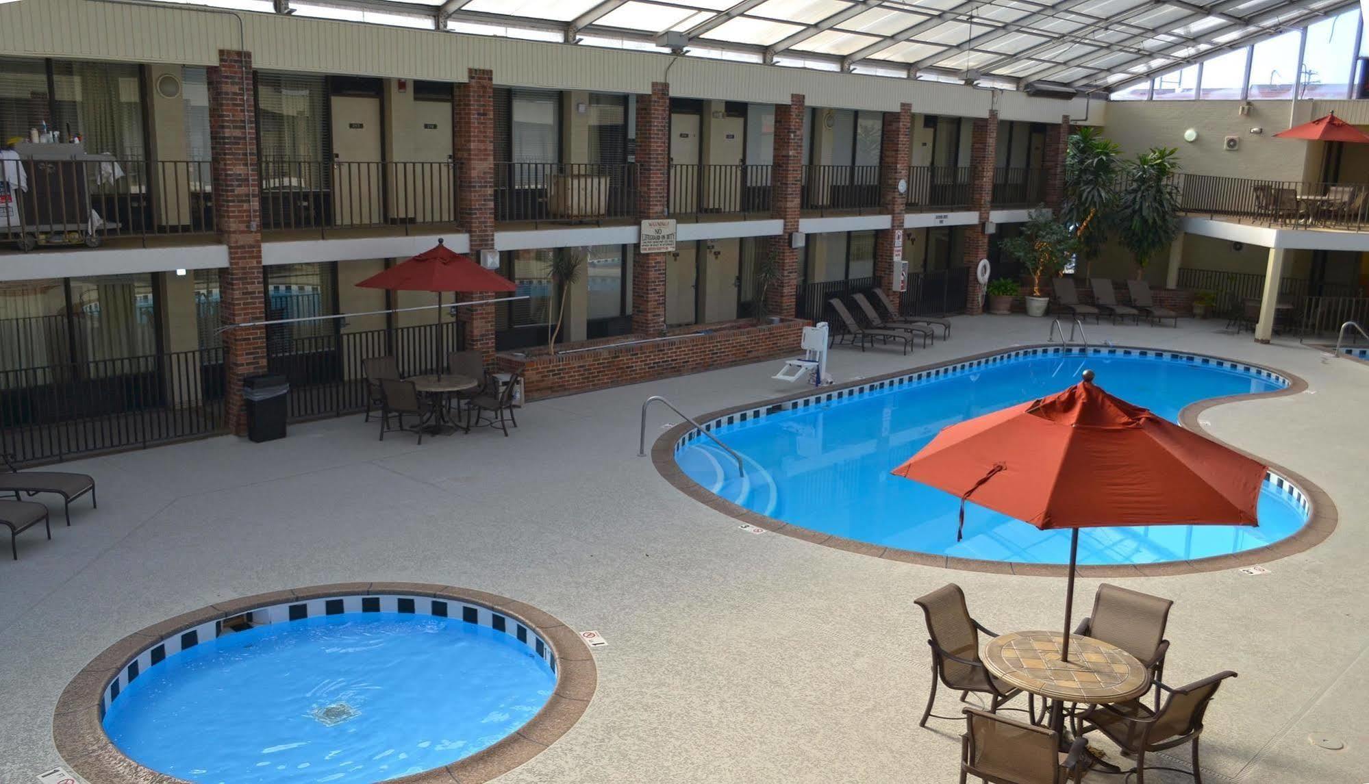 Jameson Inn & Suites โบว์ลิงกรีน ภายนอก รูปภาพ